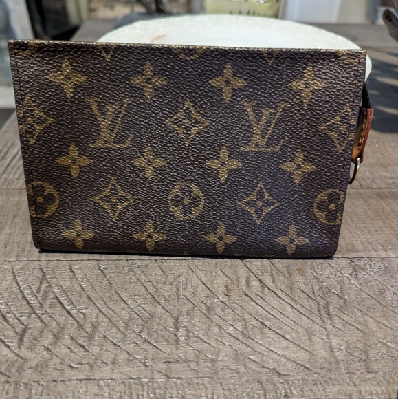 Authentic Louis Vuitton Accessories Pouch - Picture 2 of 12